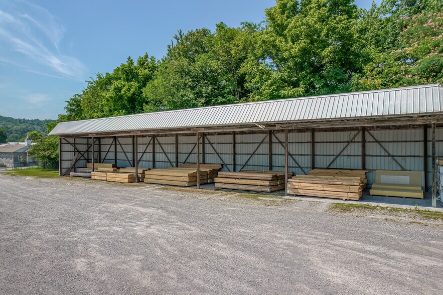 More Photos Of 801 Larry Byrd Rd, Kingston Light Distribution For Sale