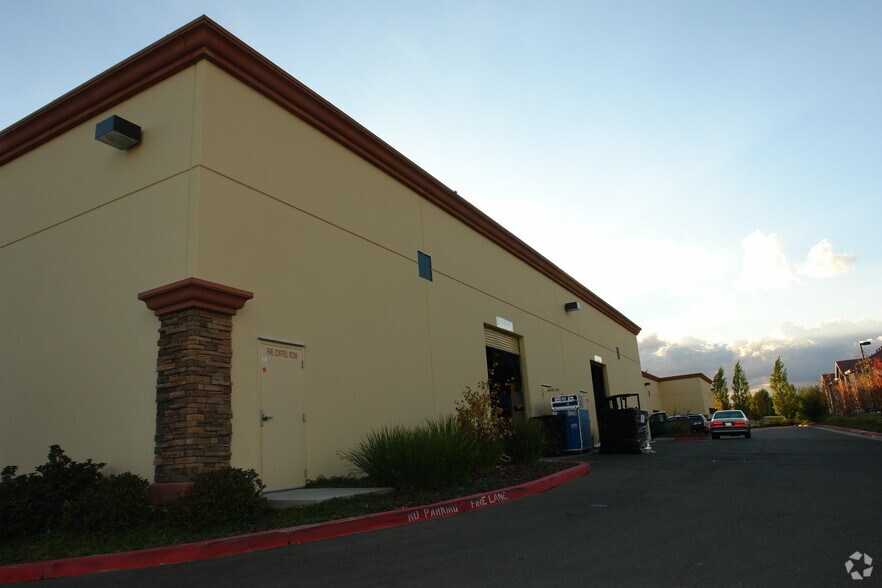 More Photos Of 9001 Foothills Blvd, Roseville Flex For Lease