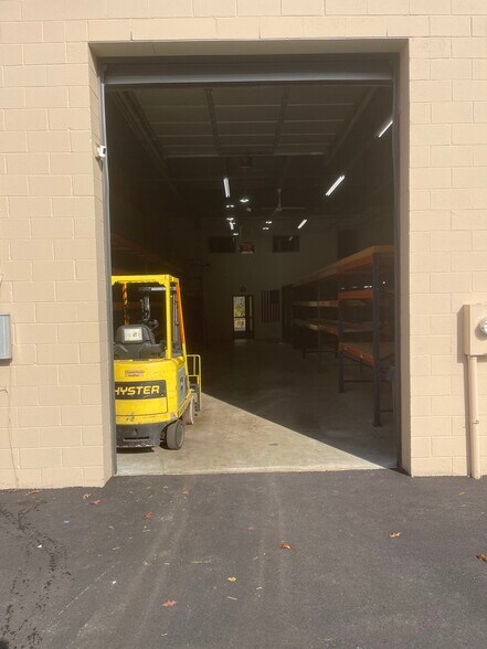 More Photos Of 24 Hagerty Blvd, West Chester Flex For Lease