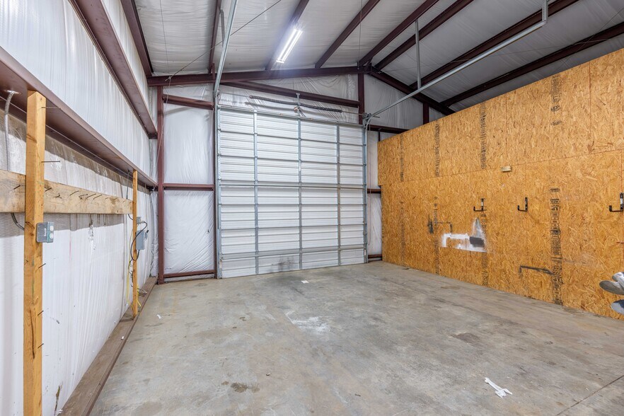 More Photos Of 159 Mitch Ave, Tuscumbia Self Storage For Lease