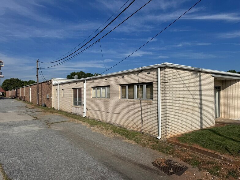More Photos Of 1948 W Green Dr, High Point Warehouse For Lease