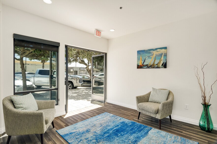 More Photos Of 928-950 Hornblend St, San Diego Office For Sale