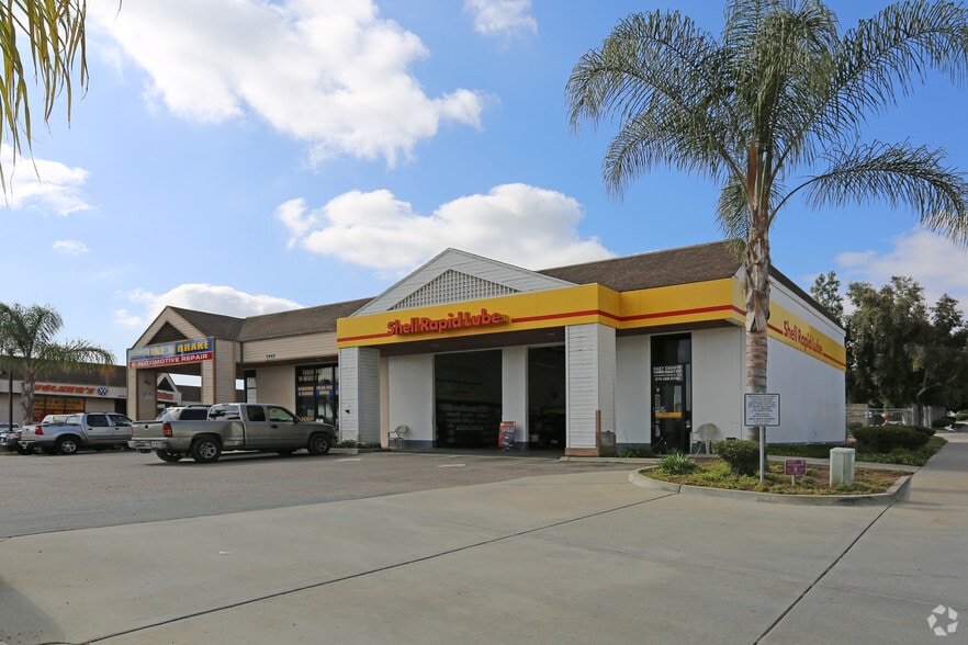 More Photos Of 7945 Mission Gorge Rd, Santee Showroom For Lease