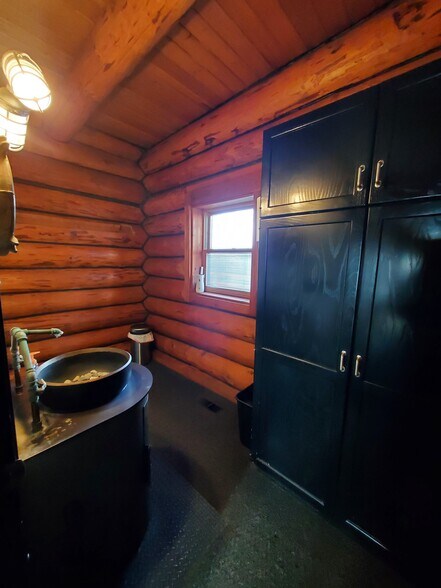 More Photos Of 4020 N Huetter Rd, Coeur d'Alene Flex For Lease