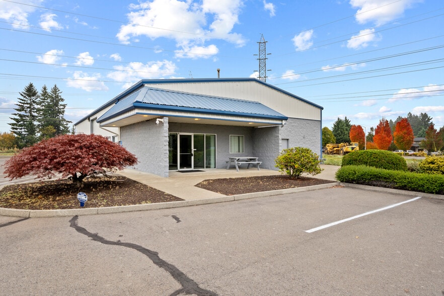 More Photos Of 13735 SW Galbreath Dr, Sherwood Warehouse For Lease