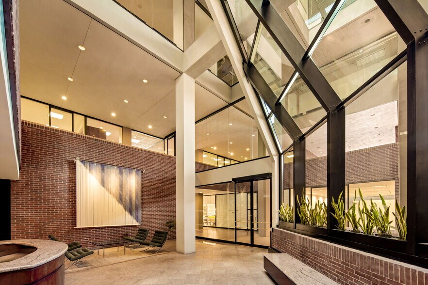 More Photos Of 1000-1010 Wisconsin Ave NW, Washington Unknown For Sale