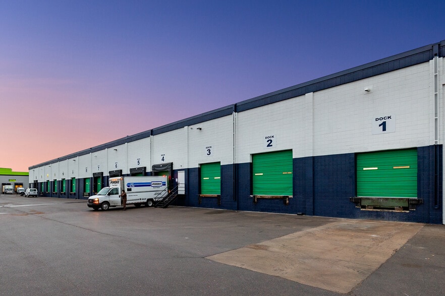 More Photos Of 700 E Plano Pky, Plano Warehouse For Lease