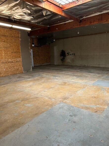 More Photos Of 15111 Keswick St, Van Nuys Warehouse For Sale