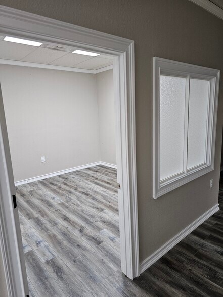 More Photos Of 200 Hobson St, McMinnville Storefront For Lease