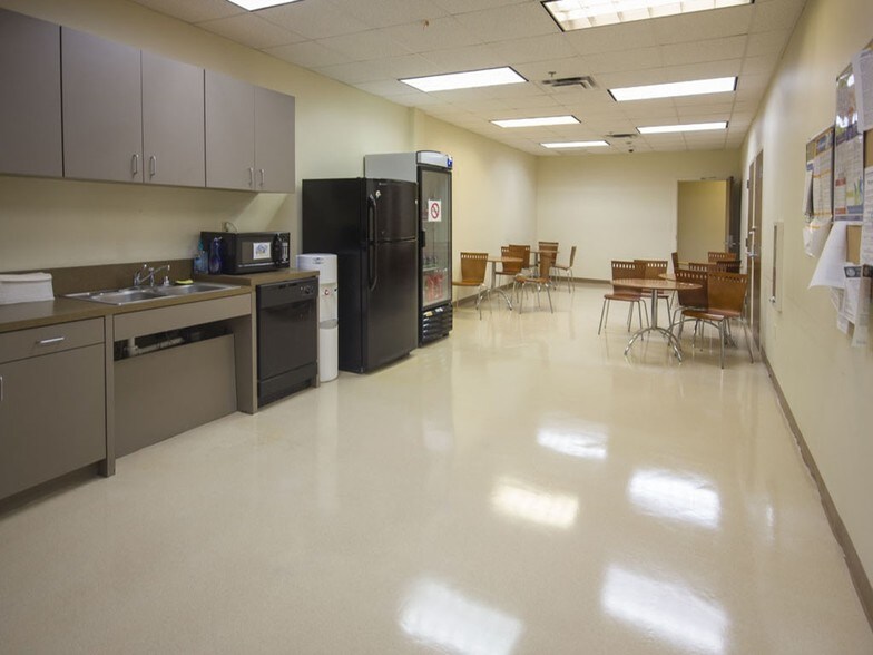 More Photos Of 4393 Sunbelt Dr, Addison Flex For Lease