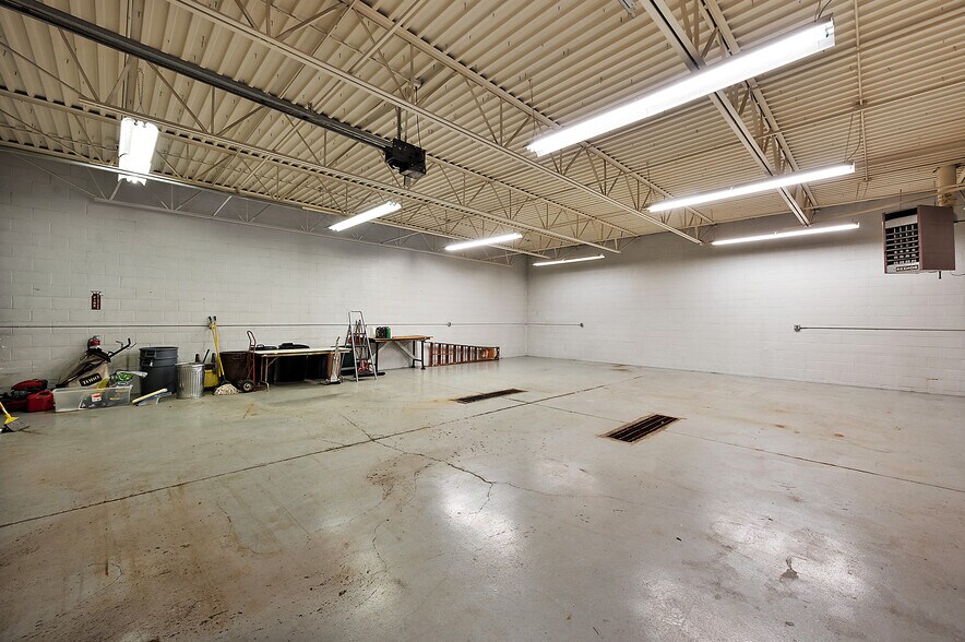 More Photos Of 16560 Industrial St, Roseville Warehouse For Sale