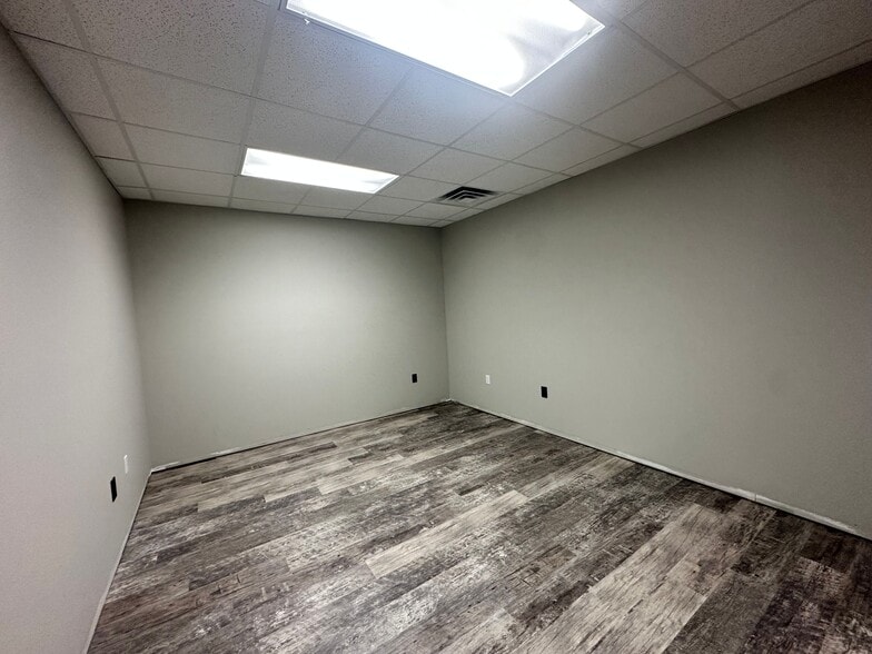 More Photos Of 4485 N Industrial Dr, Cumming Warehouse For Lease