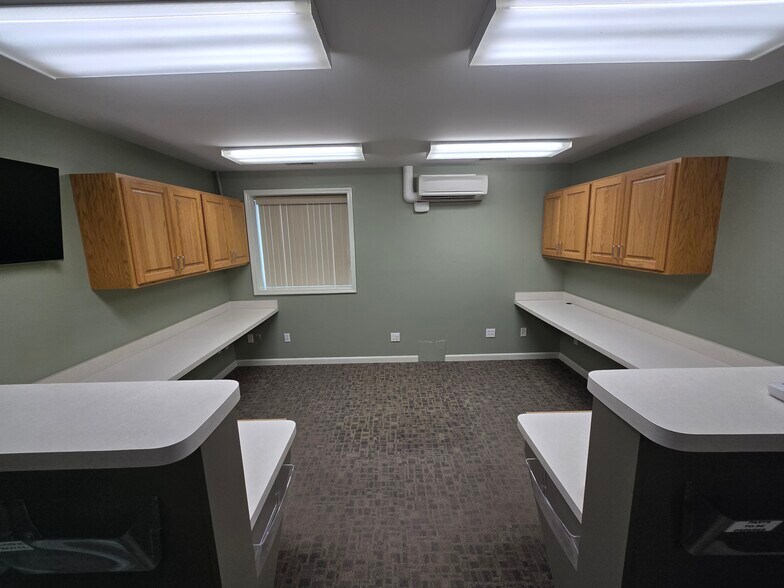 More Photos Of 151 Independence Dr, Union Flex For Sale