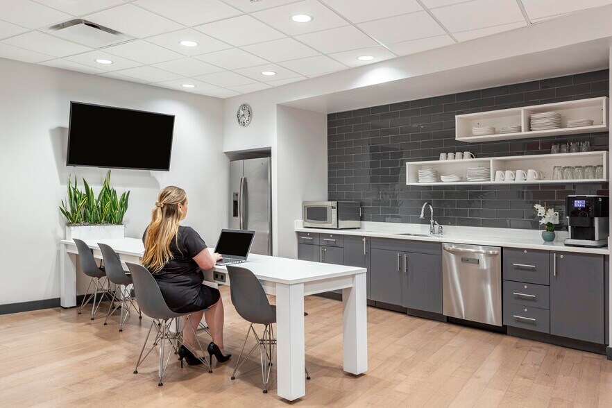 More Photos Of 201 St. Charles Ave, New Orleans Coworking Space