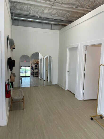 More Photos Of 410 W Southwest Loop 323, Tyler Storefront For Lease
