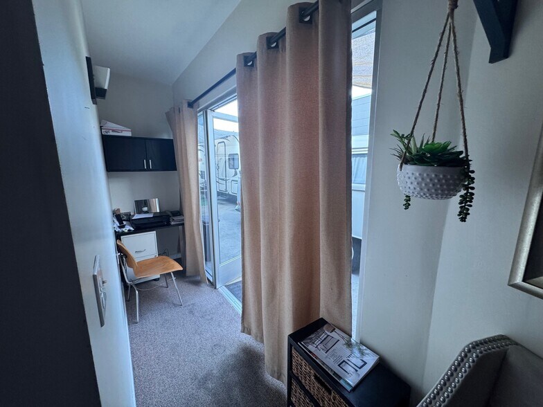 More Photos Of 939 Manhattan Beach Blvd, Manhattan Beach Freestanding For Sale