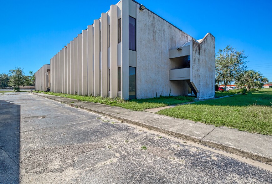 More Photos Of 6501 Arlington Expy, Jacksonville Office Residential For Lease