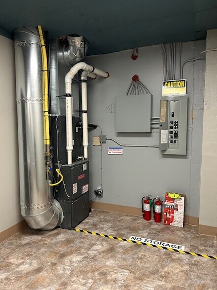 More Photos Of 31 NE 3rd St, Gresham Storefront For Sale