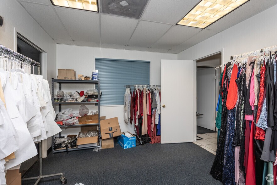 More Photos Of 4444 Union Pacific Ave, Commerce Warehouse For Sale