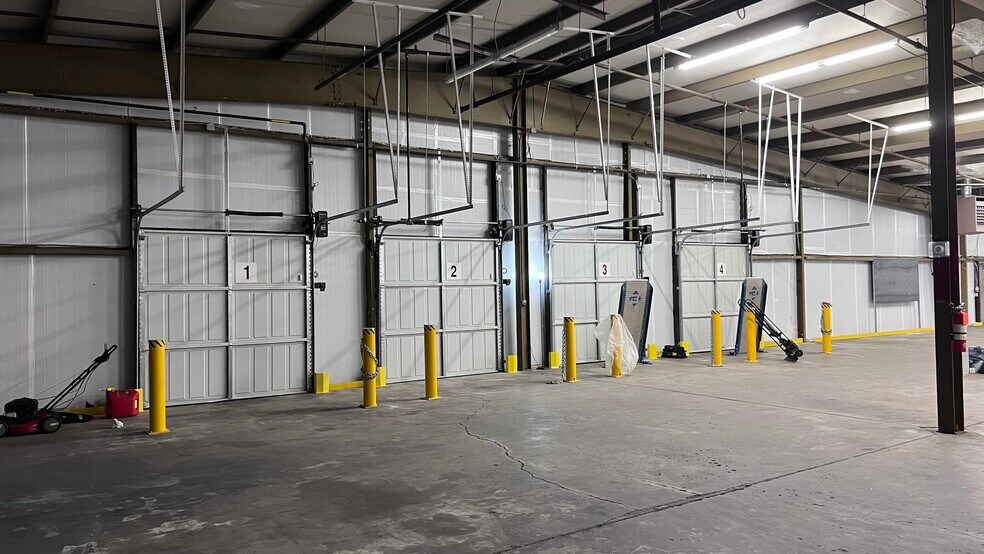 More Photos Of 6 NW Salevan Pl, Milford Warehouse For Lease