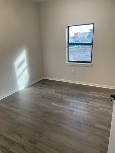 More Photos Of 10043 Beach Verbena Dr, Riverview Office For Lease