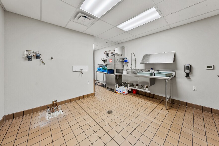 More Photos Of 2166 NW Vine St, Grants Pass Medical For Sale