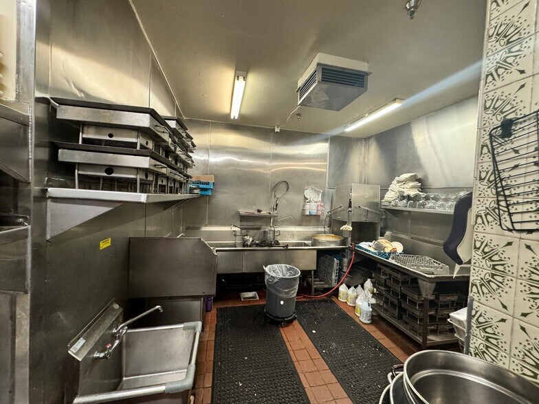 More Photos Of 7111 Pacific Blvd, Huntington Park Restaurant For Sale