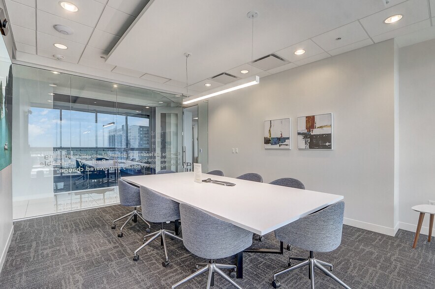 More Photos Of 111 N Magnolia Ave, Orlando Office For Lease