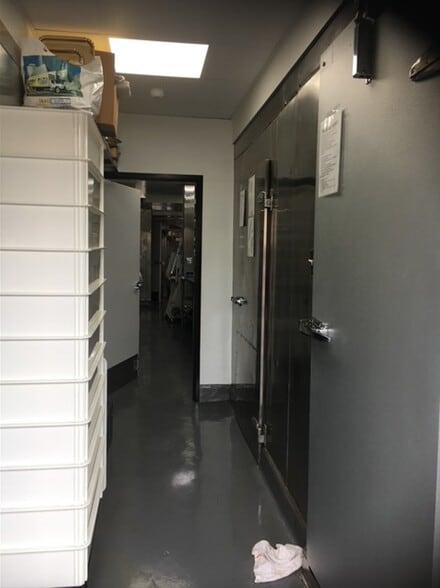 More Photos Of 734-736 Lincoln Blvd, Venice Restaurant For Lease