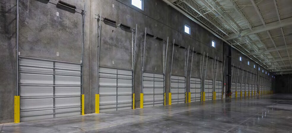 More Photos Of 830 17th St E, Palmetto Unknown For Lease