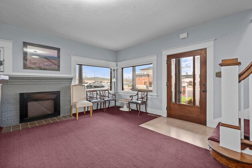 More Photos Of 236 SW Mill St, Dallas Office For Sale