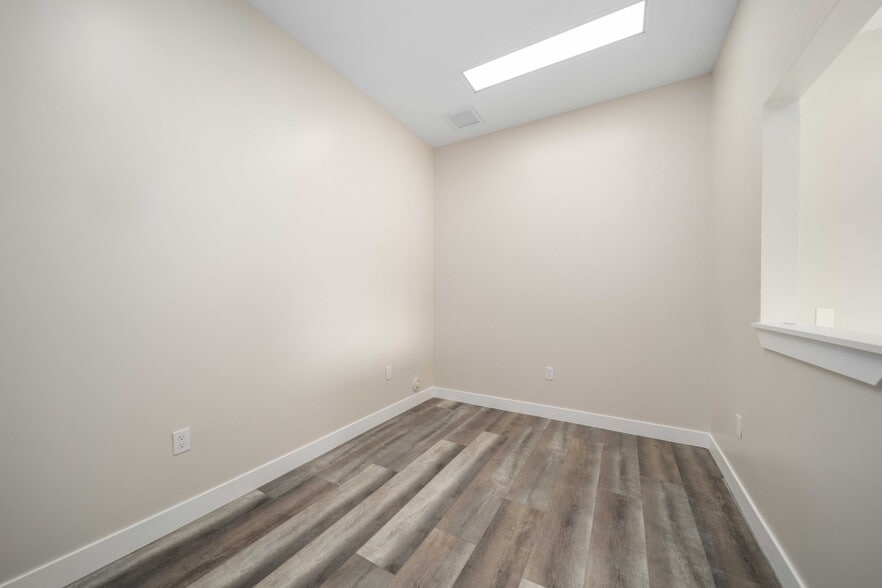 More Photos Of 465 E Palmdale Blvd, Palmdale Loft Creative Space For Lease