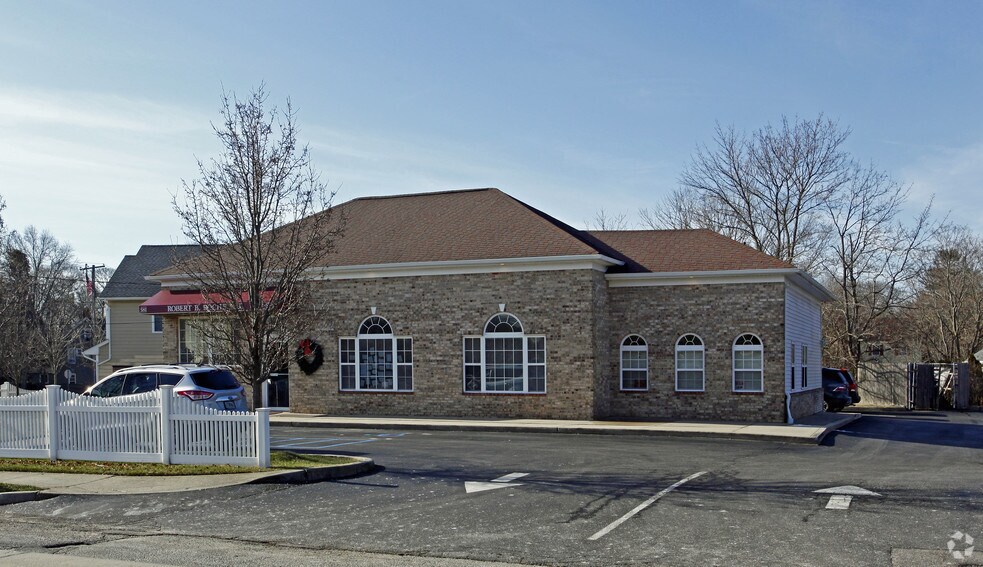 More Photos Of 581 Middle Rd, Bayport Medical For Sale