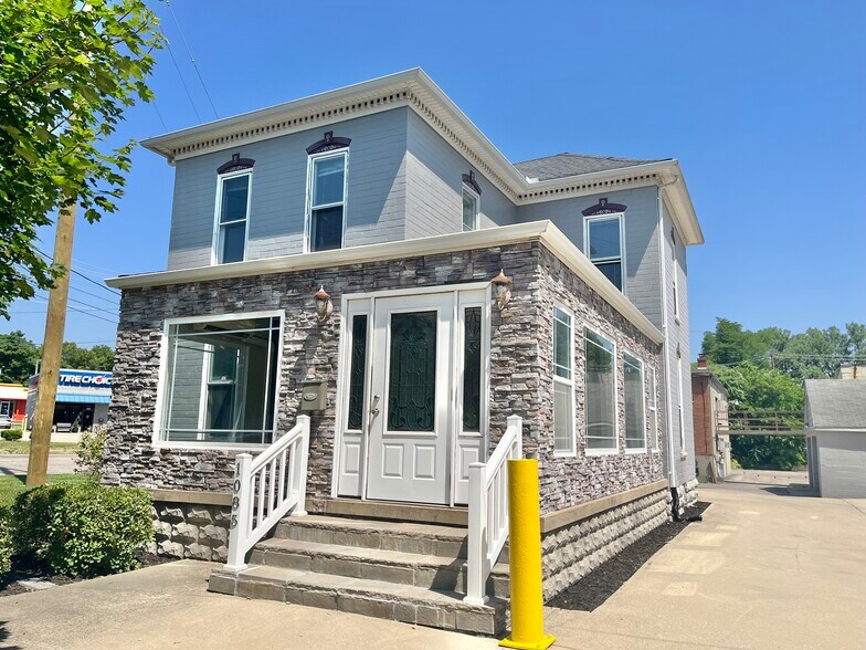 More Photos Of 1085 W Main St, Troy Medical For Sale