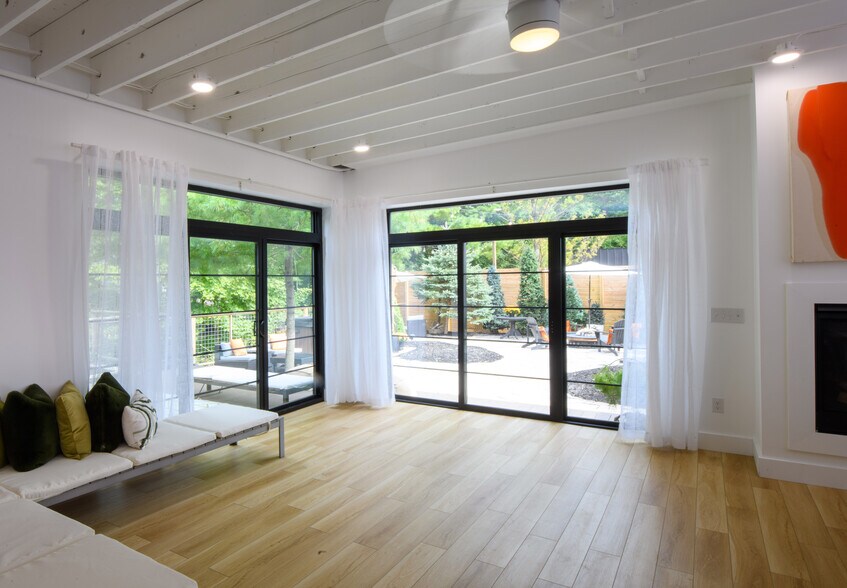 More Photos Of 13662 Red Arrow Hwy, Harbert Hotel For Sale