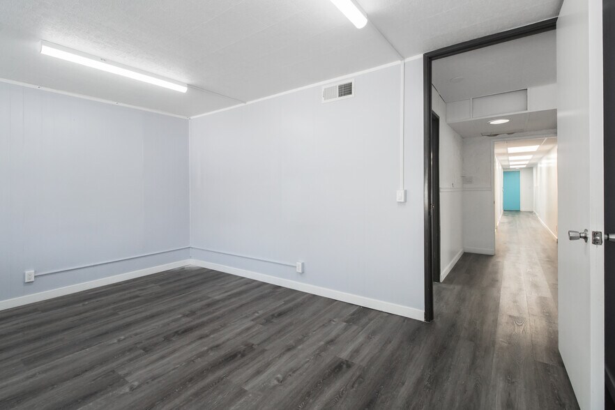 More Photos Of 1021 E Walnut St, Pasadena Medical For Lease