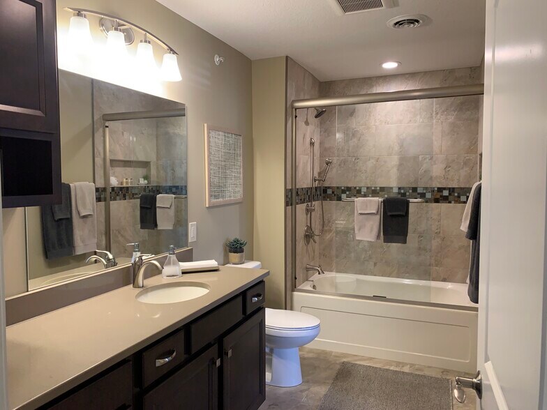 More Photos Of 2111-2115 E 12th St, Davenport Apartments For Sale