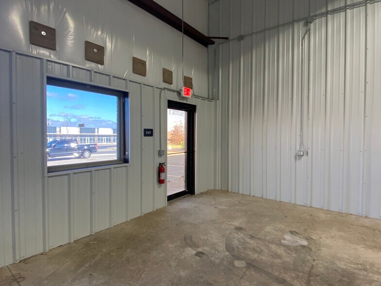 More Photos Of 7804 NW 94th St, Oklahoma City Warehouse For Lease