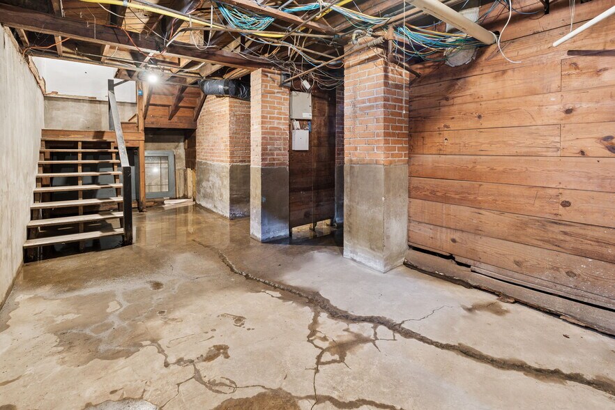 More Photos Of 4112 Swiss Ave, Dallas Office For Sale