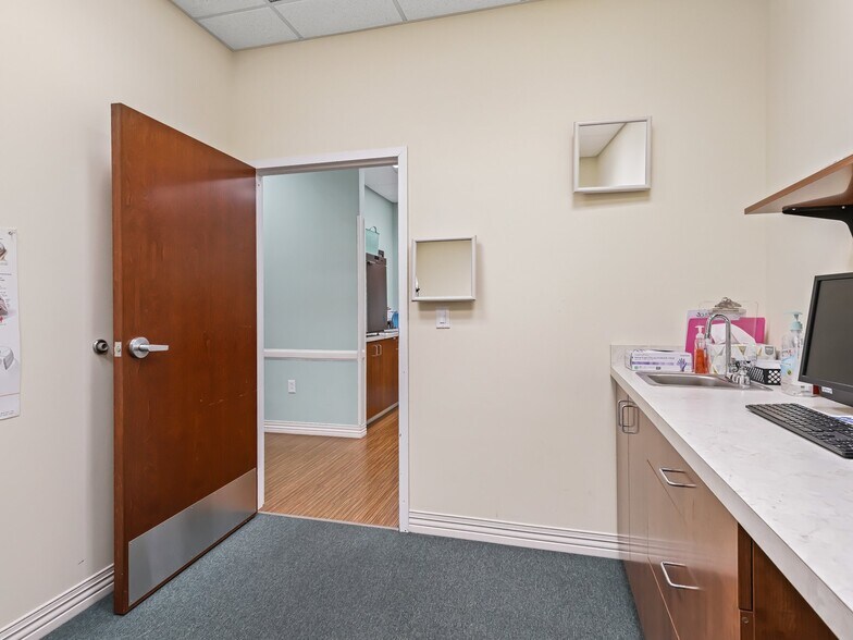 More Photos Of 4636 Bellwether Ln, Oxford Medical For Lease