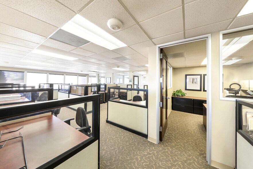 More Photos Of 900-944 Glenneyre St, Laguna Beach Office Residential For Lease