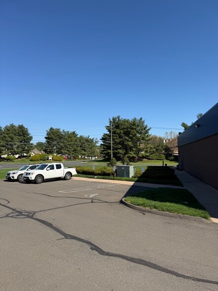 More Photos Of 65 Louis St, Newington Flex For Lease