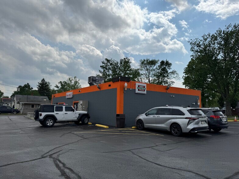 More Photos Of 411 E Fairground St, Marion Convenience Store For Sale