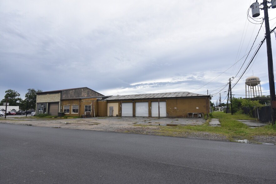 More Photos Of 621 W Main St, La Porte Warehouse For Lease