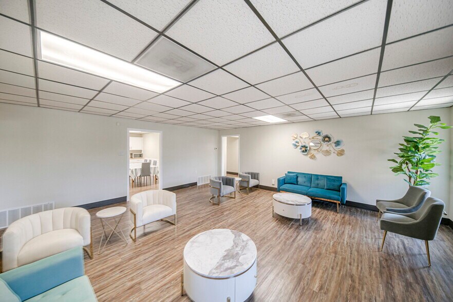 More Photos Of 1410 Rankin Hwy, Midland Office For Sale