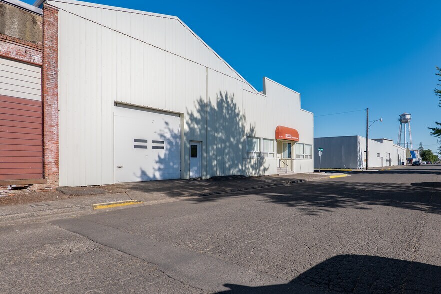 More Photos Of 489 Front St, Junction City Warehouse For Sale