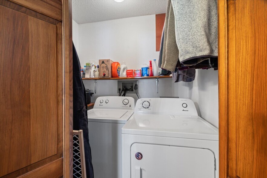 More Photos Of 401 E Sheridan St, Ely Convenience Store For Sale