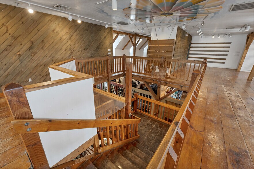 More Photos Of 312 Daniel Webster Hwy, Meredith Hotel For Lease