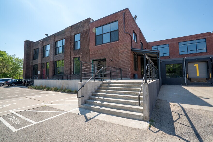 More Photos Of 1621-1701 E Hennepin Ave, Minneapolis Loft Creative Space For Lease