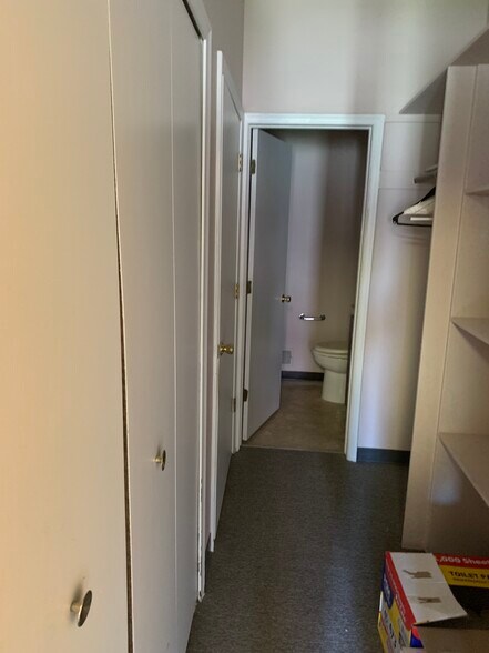 More Photos Of 129 S Washington St, Oxford Medical For Lease